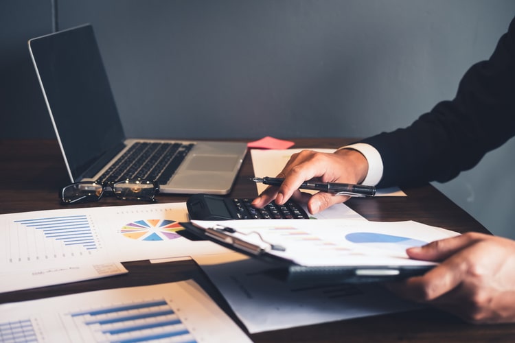 Referência na educação executiva em finanças no Brasil, o MBA Finanças é ideal para tomadores de decisão que querem aprimorar conhecimentos na área