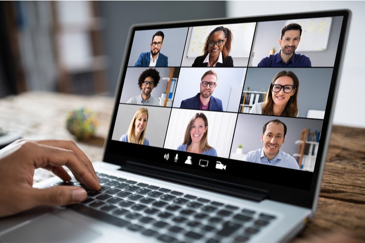 Nossos programas Live-EaD são perfeitos para você que busca conveniência e interatividade num formato de ensino a distância de qualidade